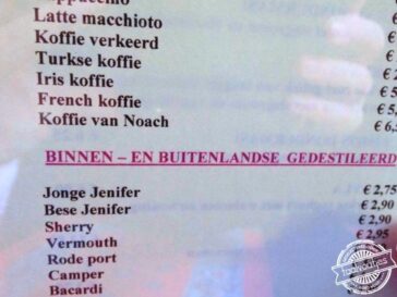 Willen Iris en Jenifer zich even melden aan de bar?