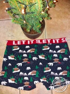 Met bijpassende slippertjes.